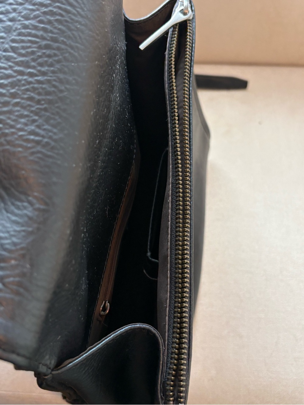 Matt & Nat Black Crossbody Bag - Sleeku Modern Design - Picture 5 of 9